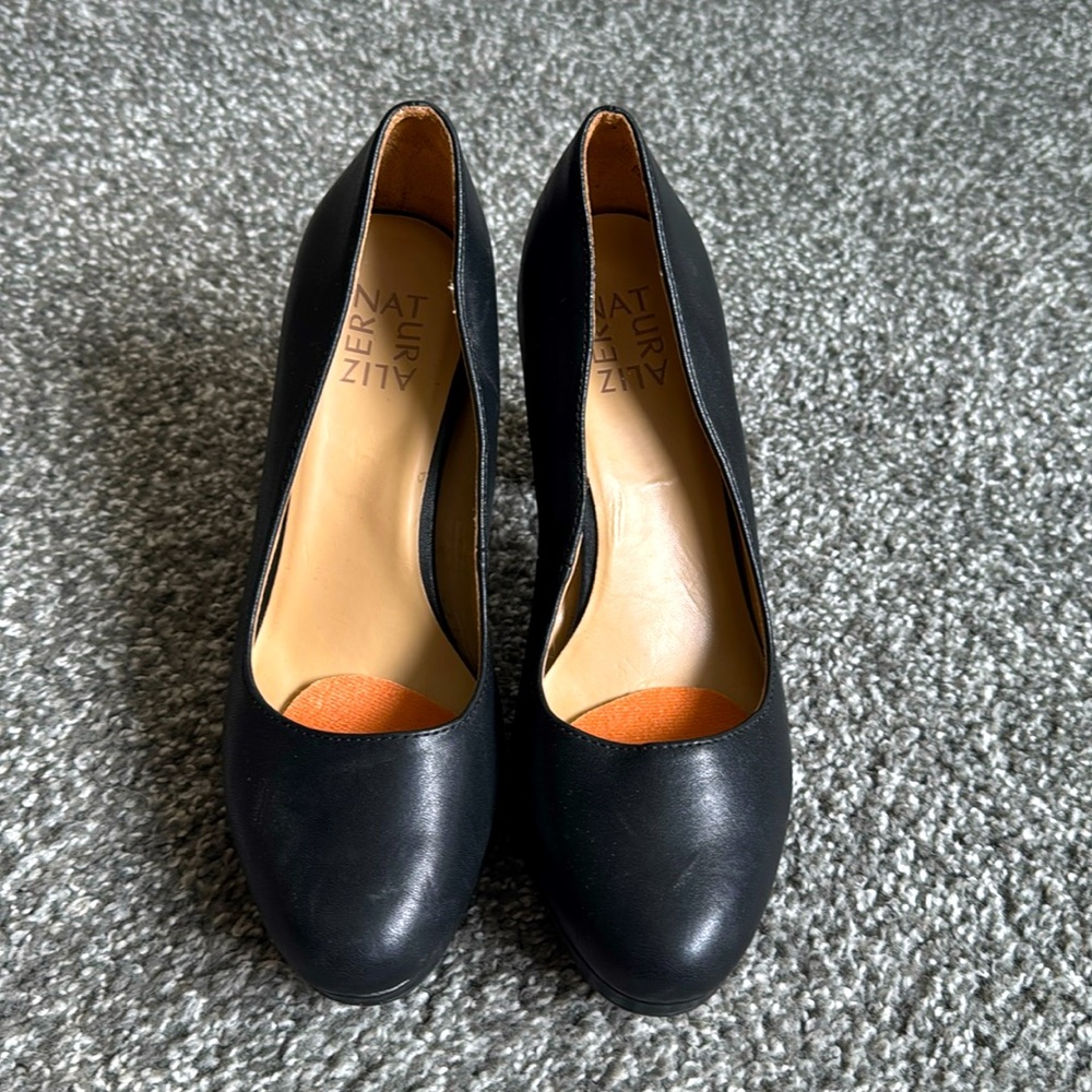 Naturalizer “Berlin Pump” high heeled shoes, black, size 7M.